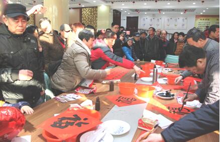 书法家走进联兴•兴河湾为业主写春联送祝福