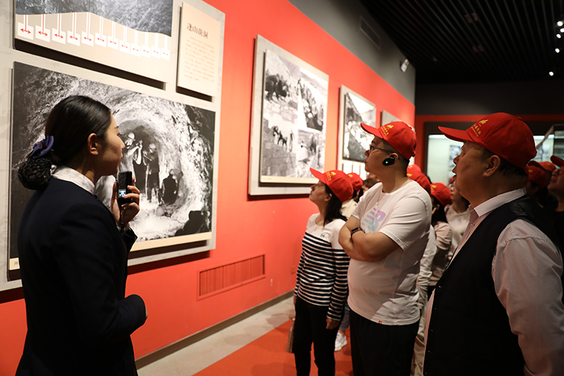 喜迎建国70周年 联兴集团组织职工到红旗渠太行山参观学习